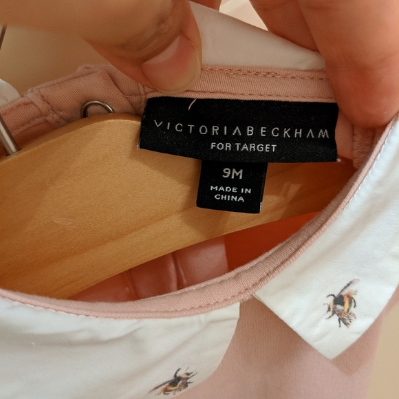 Victoria Beckham Rose w/bee onesie 9 mo - Picture 3 of 4